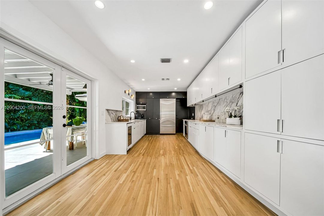 Active With Contract: $15,900 (4 beds, 4 baths, 2330 Square Feet)