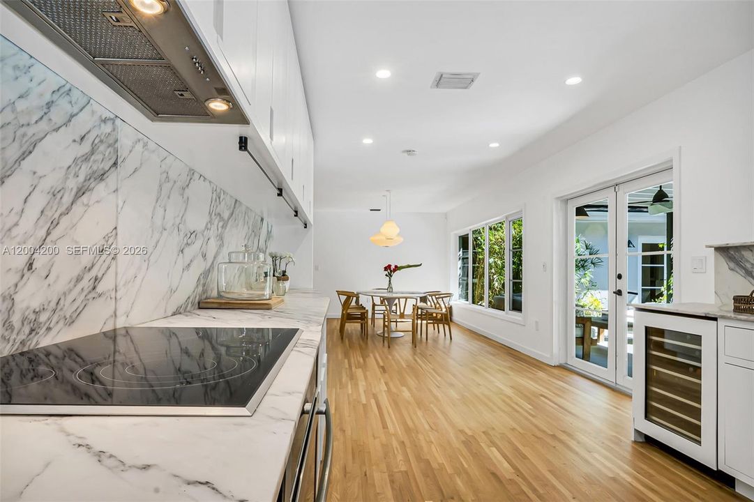 Active With Contract: $15,900 (4 beds, 4 baths, 2330 Square Feet)