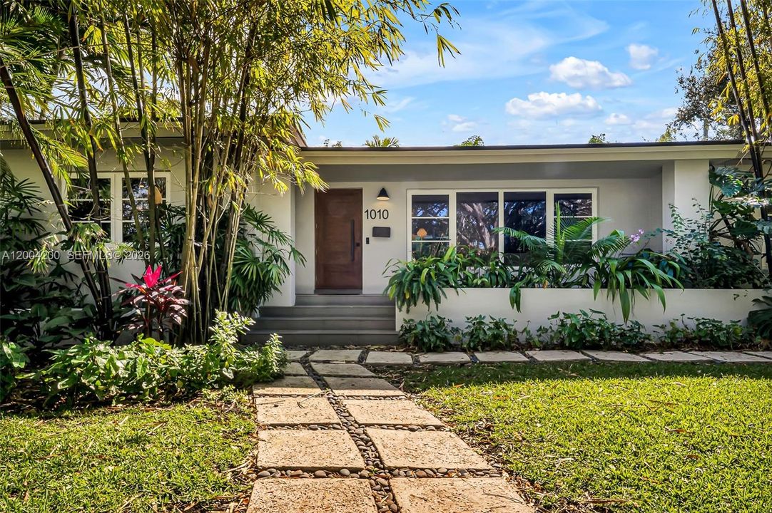 Active With Contract: $15,900 (4 beds, 4 baths, 2330 Square Feet)
