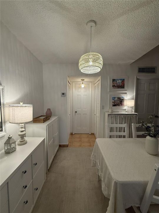 Active With Contract: $221,000 (1 beds, 1 baths, 689 Square Feet)