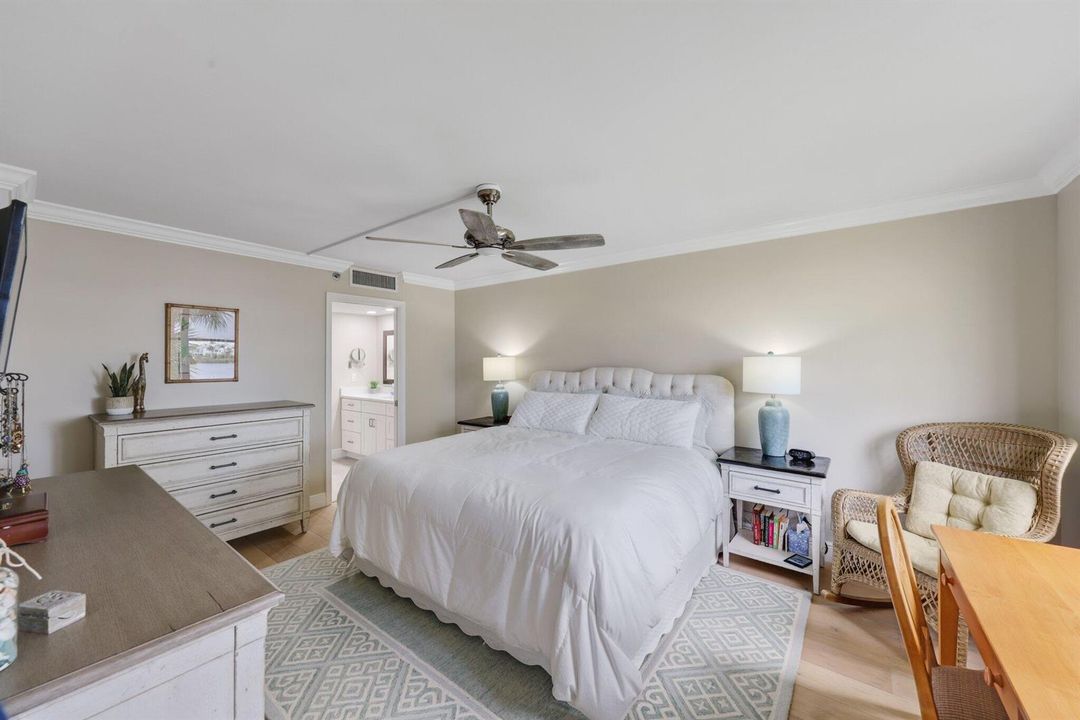 2136 Northeast 4th Court - 23.jpg-SMALL