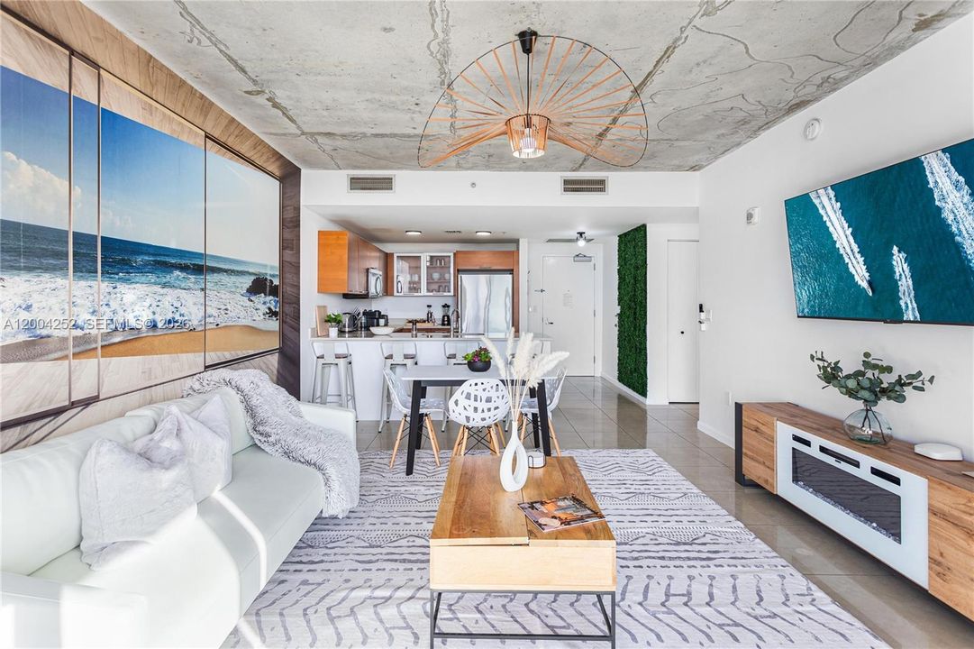 For Sale: $599,000 (2 beds, 2 baths, 1111 Square Feet)