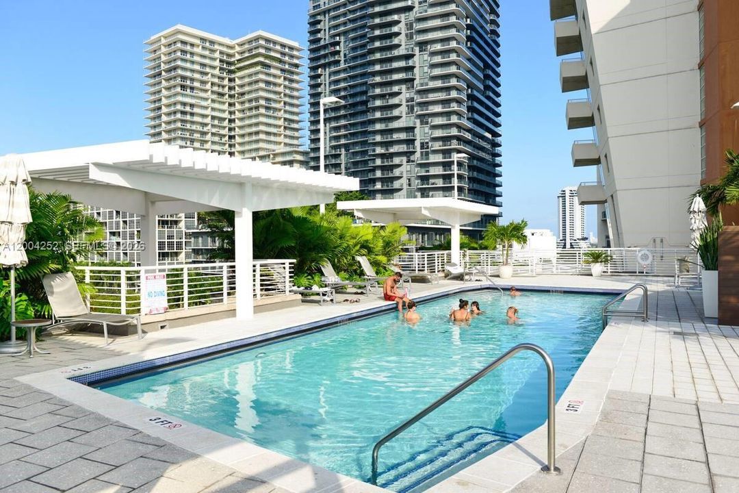 For Sale: $599,000 (2 beds, 2 baths, 1111 Square Feet)