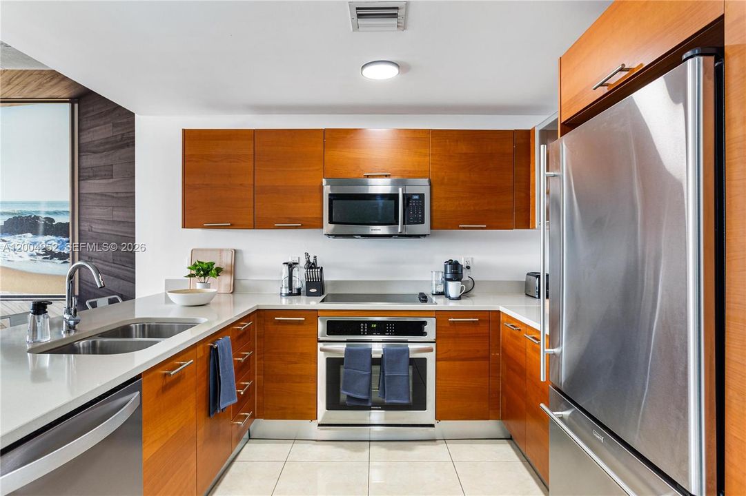 For Sale: $599,000 (2 beds, 2 baths, 1111 Square Feet)