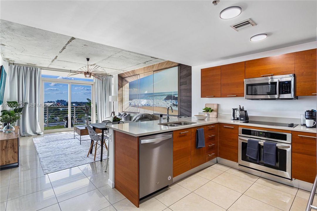 For Sale: $599,000 (2 beds, 2 baths, 1111 Square Feet)