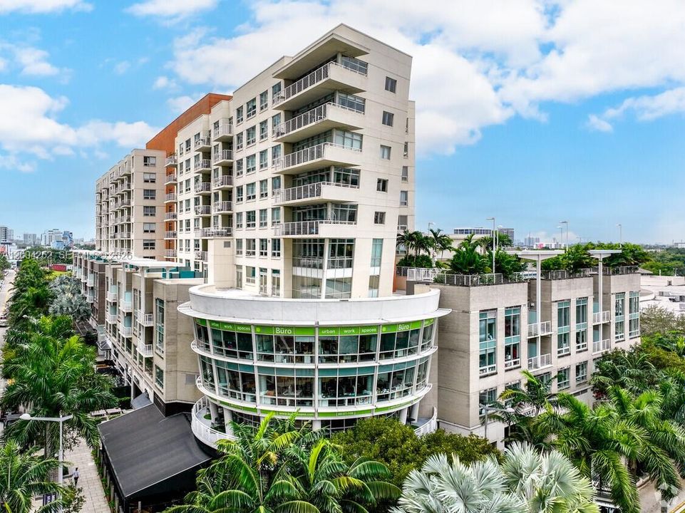 For Sale: $599,000 (2 beds, 2 baths, 1111 Square Feet)