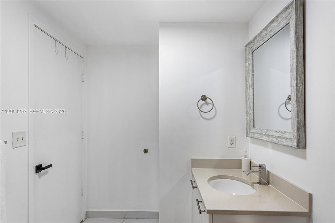 For Sale: $599,000 (2 beds, 2 baths, 1111 Square Feet)