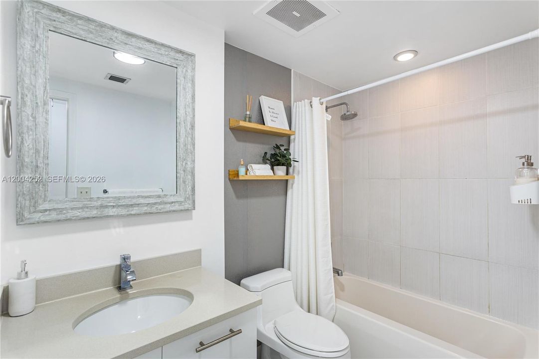 For Sale: $599,000 (2 beds, 2 baths, 1111 Square Feet)