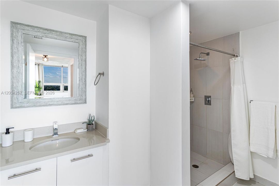 For Sale: $599,000 (2 beds, 2 baths, 1111 Square Feet)