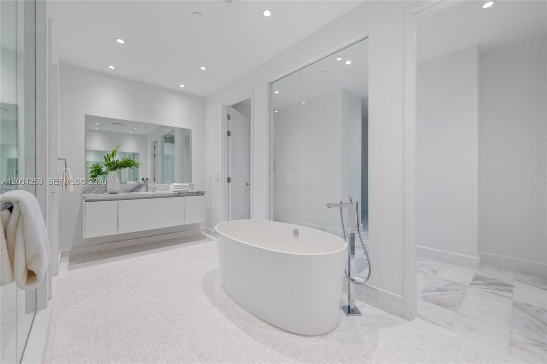 Recently Sold: $4,500,000 (4 beds, 6 baths, 4401 Square Feet)