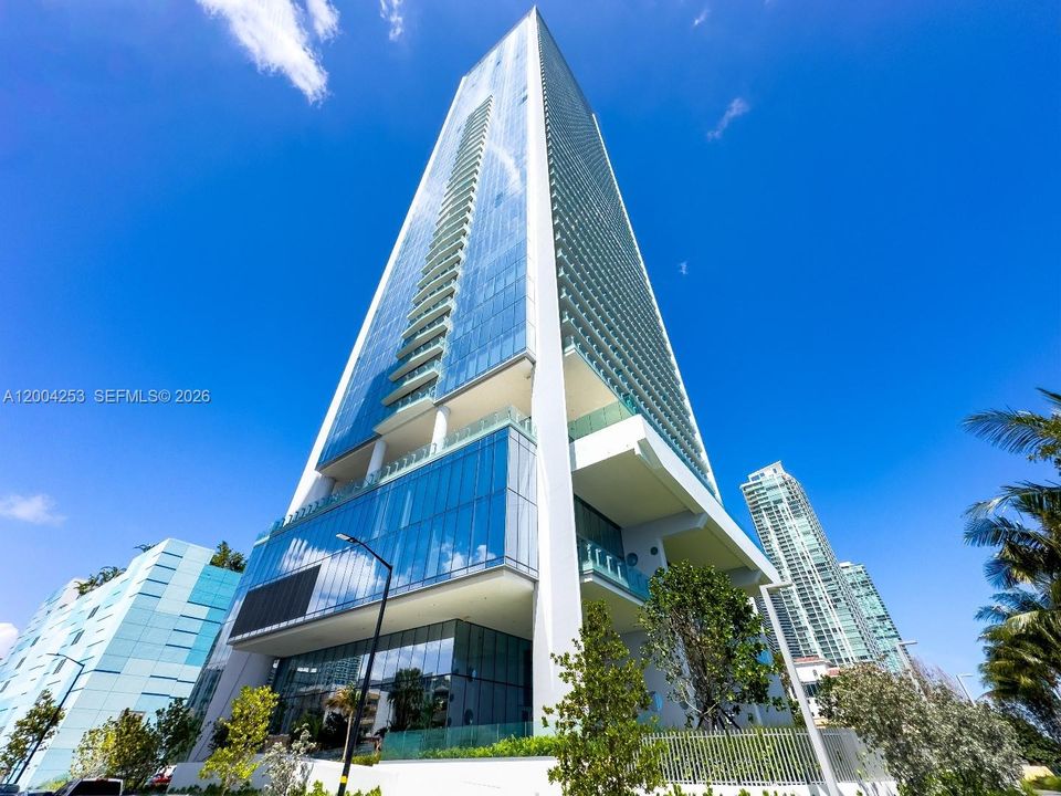 Recently Sold: $4,500,000 (4 beds, 6 baths, 4401 Square Feet)