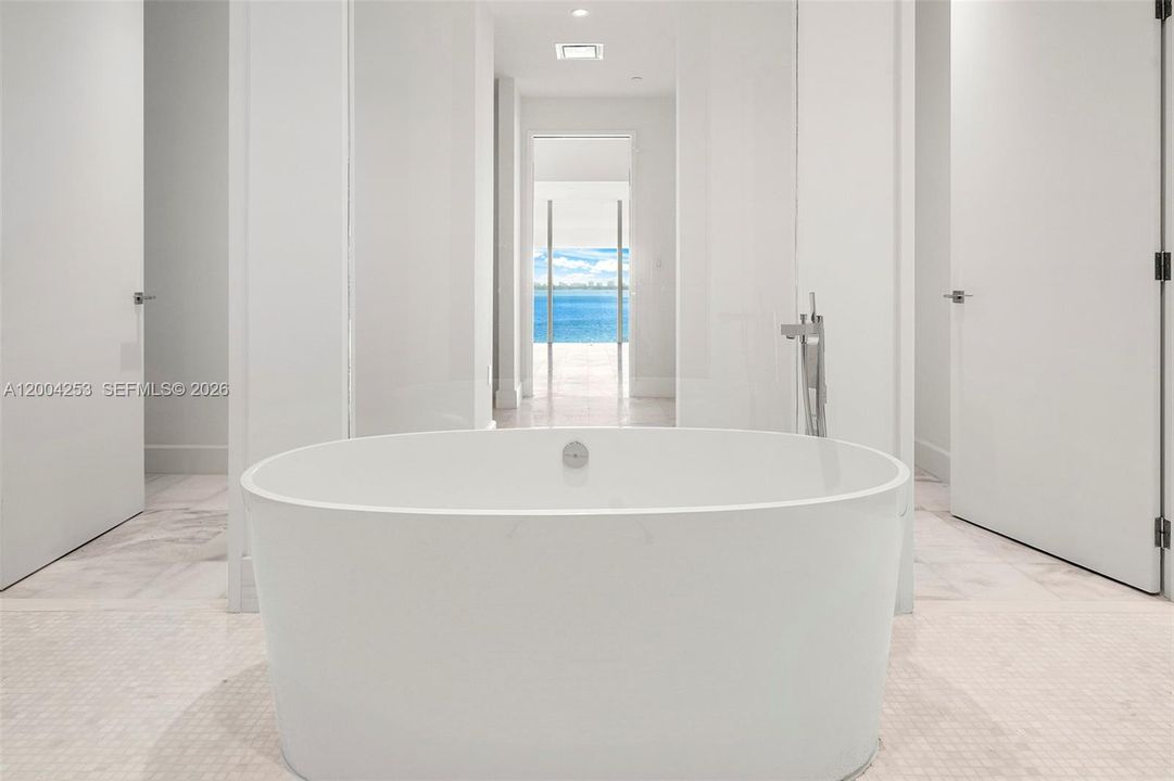 Recently Sold: $4,500,000 (4 beds, 6 baths, 4401 Square Feet)