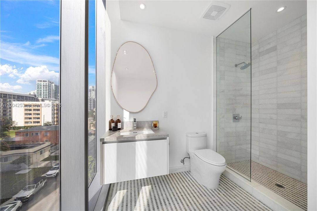 Recently Sold: $4,500,000 (4 beds, 6 baths, 4401 Square Feet)