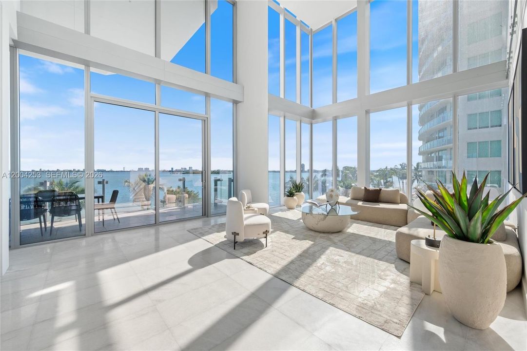 Recently Sold: $4,500,000 (4 beds, 6 baths, 4401 Square Feet)