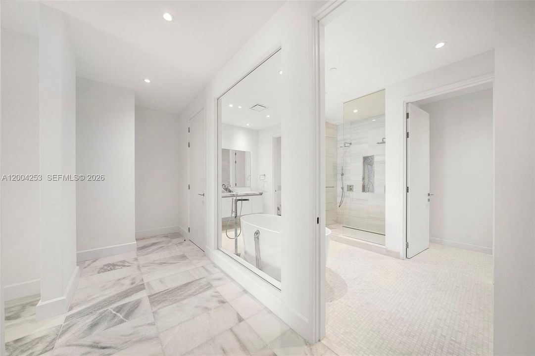 Recently Sold: $4,500,000 (4 beds, 6 baths, 4401 Square Feet)