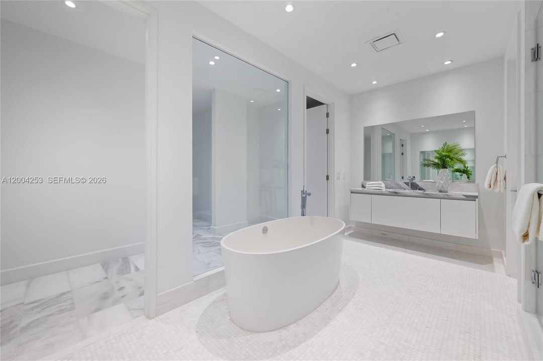 Recently Sold: $4,500,000 (4 beds, 6 baths, 4401 Square Feet)