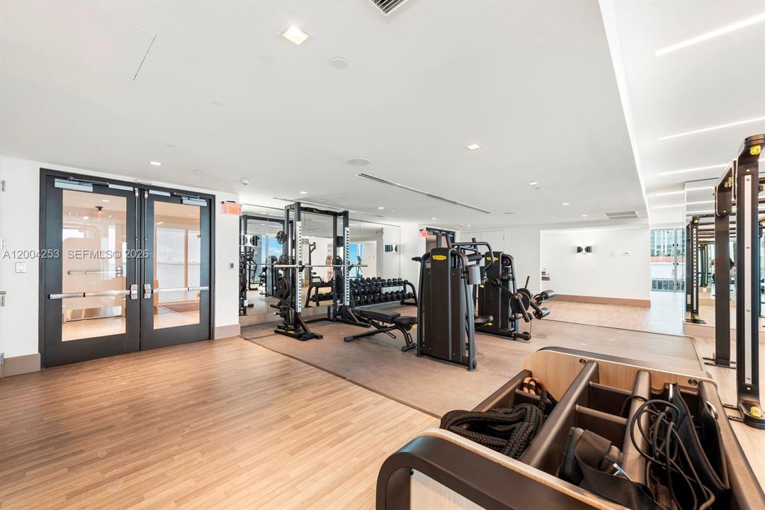 Recently Sold: $4,500,000 (4 beds, 6 baths, 4401 Square Feet)