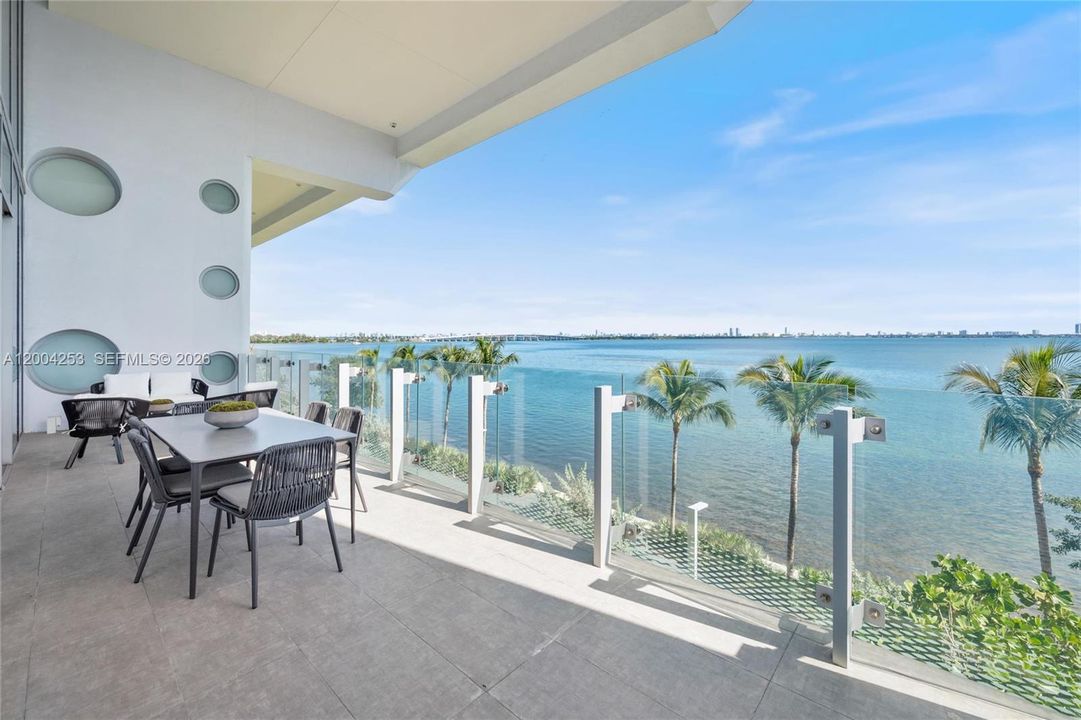 Recently Sold: $4,500,000 (4 beds, 6 baths, 4401 Square Feet)
