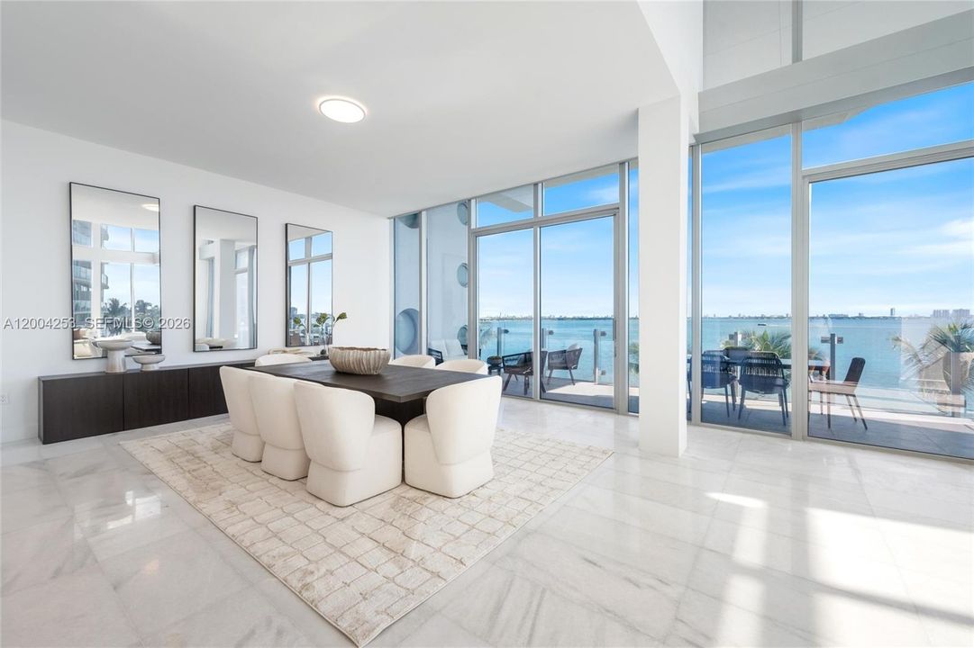 Recently Sold: $4,500,000 (4 beds, 6 baths, 4401 Square Feet)