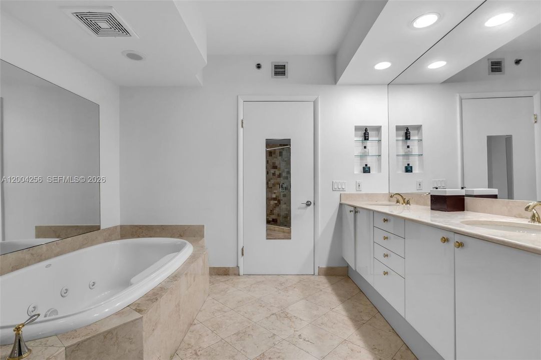 For Sale: $3,340,000 (3 beds, 3 baths, 2510 Square Feet)