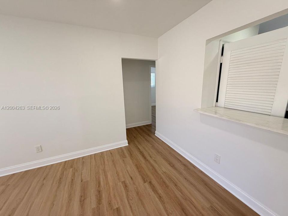 Activo con contrato: $2,000 (2 camas, 1 baños, 1512 Pies cuadrados)