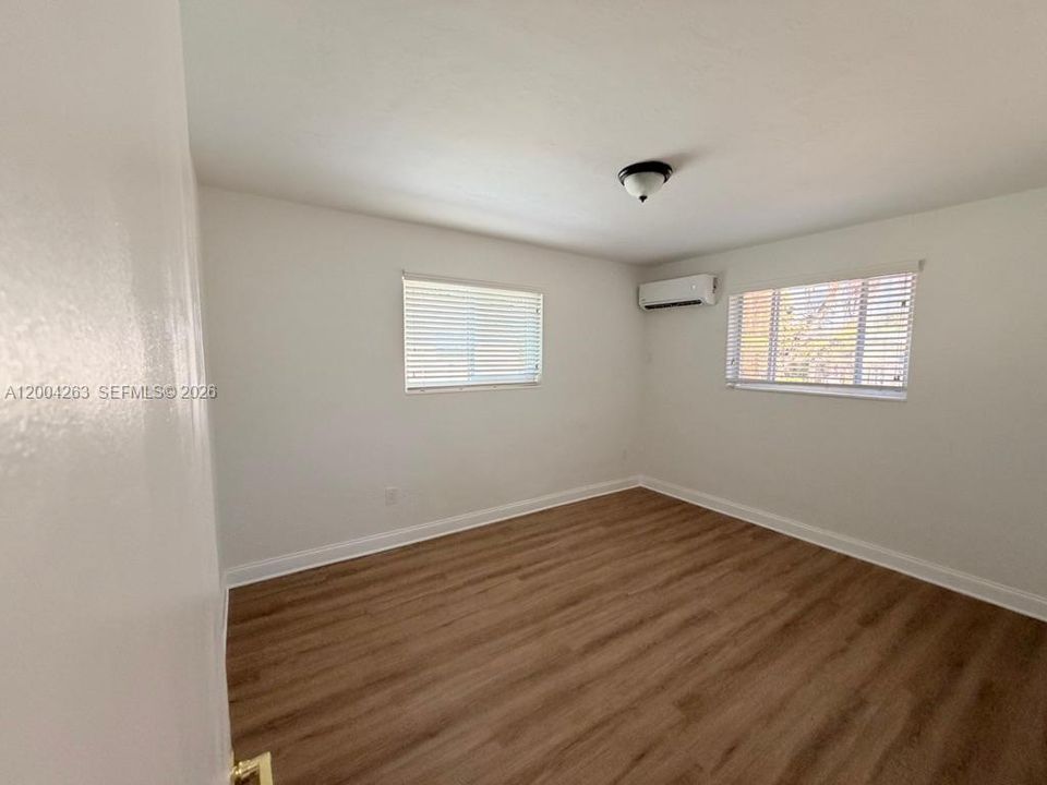 Activo con contrato: $2,000 (2 camas, 1 baños, 1512 Pies cuadrados)