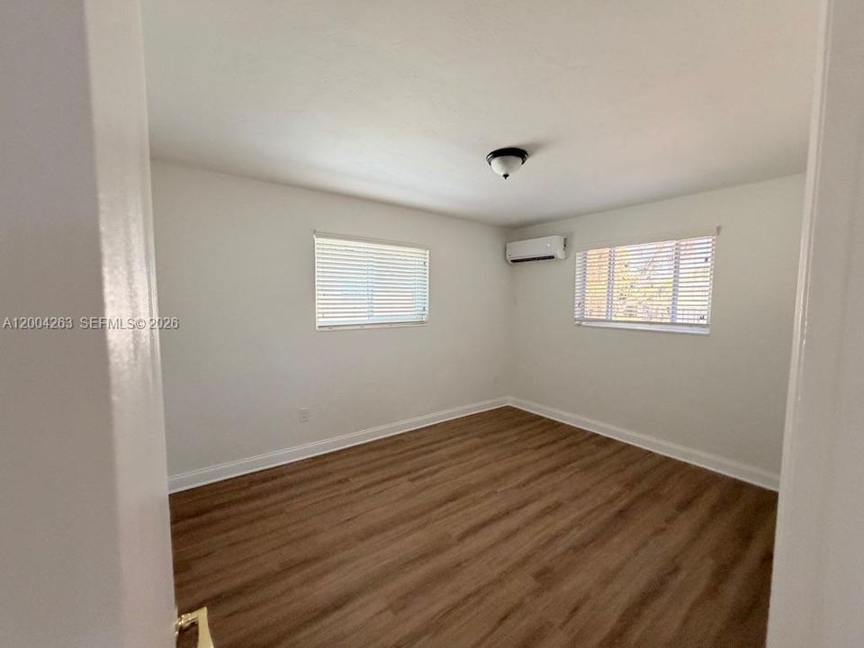 Activo con contrato: $2,000 (2 camas, 1 baños, 1512 Pies cuadrados)