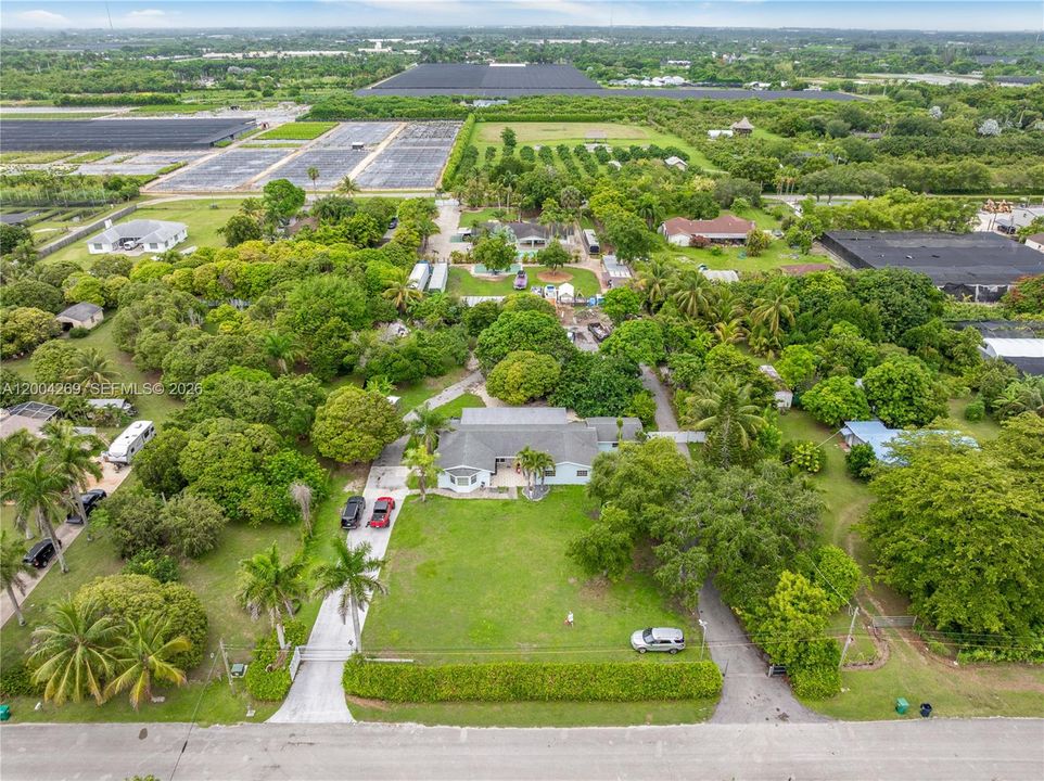 En Venta: $855,000 (3 camas, 2 baños, 2407 Pies cuadrados)
