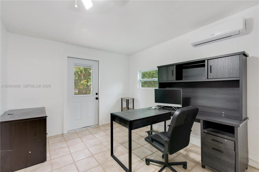 En Venta: $855,000 (3 camas, 2 baños, 2407 Pies cuadrados)