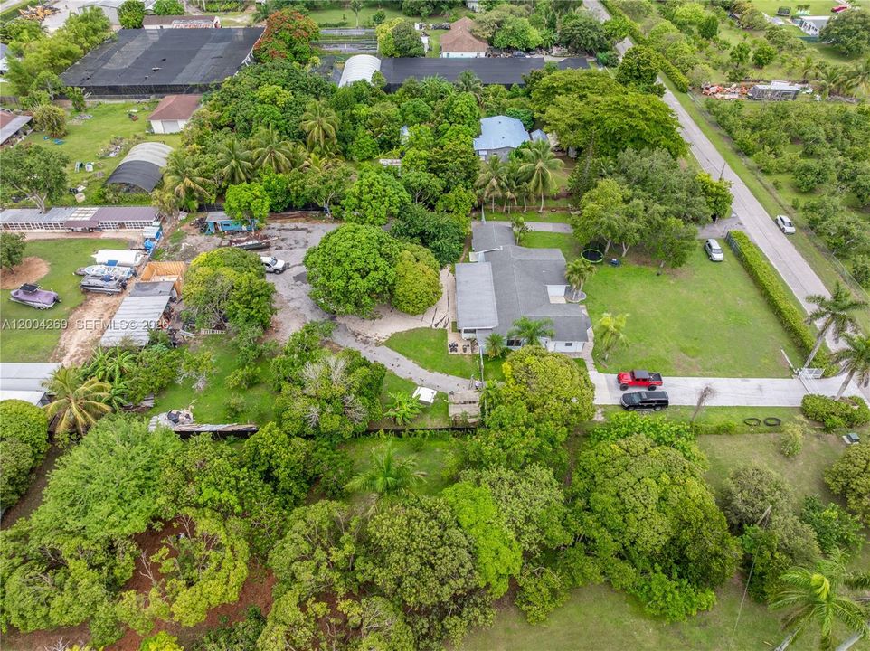 En Venta: $855,000 (3 camas, 2 baños, 2407 Pies cuadrados)