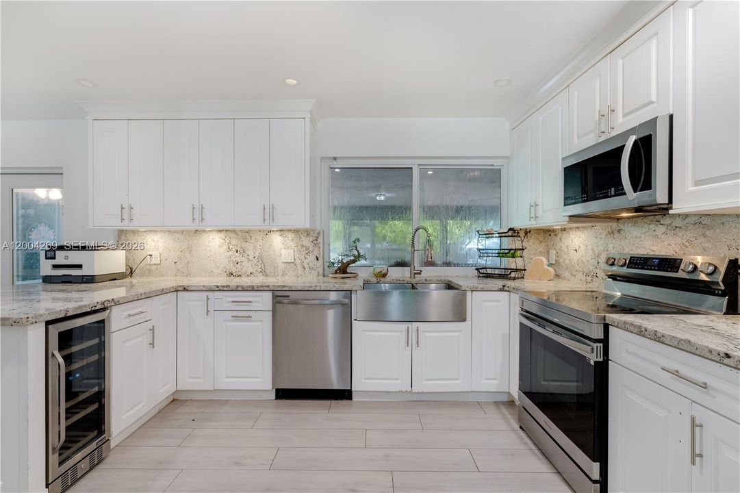 En Venta: $855,000 (3 camas, 2 baños, 2407 Pies cuadrados)