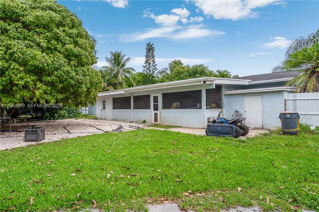 En Venta: $855,000 (3 camas, 2 baños, 2407 Pies cuadrados)