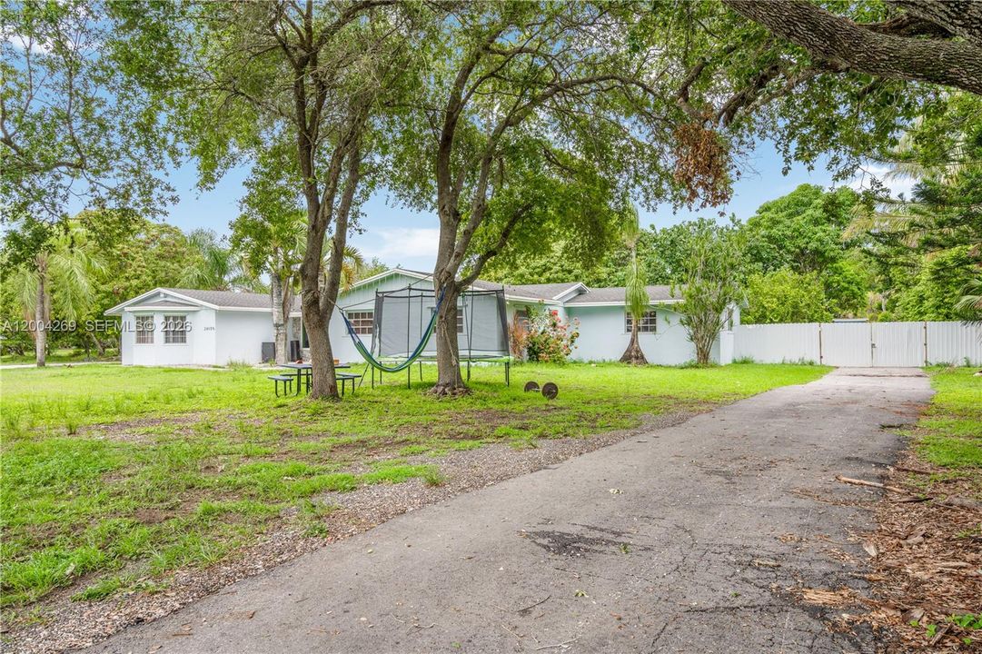 En Venta: $855,000 (3 camas, 2 baños, 2407 Pies cuadrados)