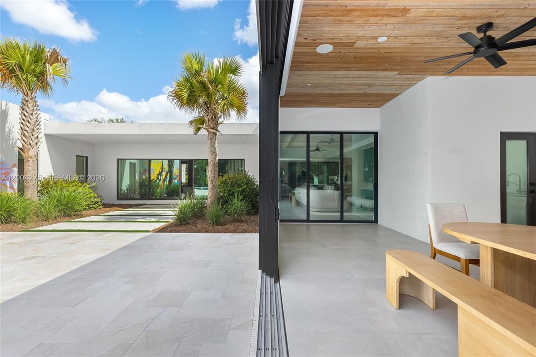 En Venta: $4,995,000 (5 camas, 5 baños, 5776 Pies cuadrados)