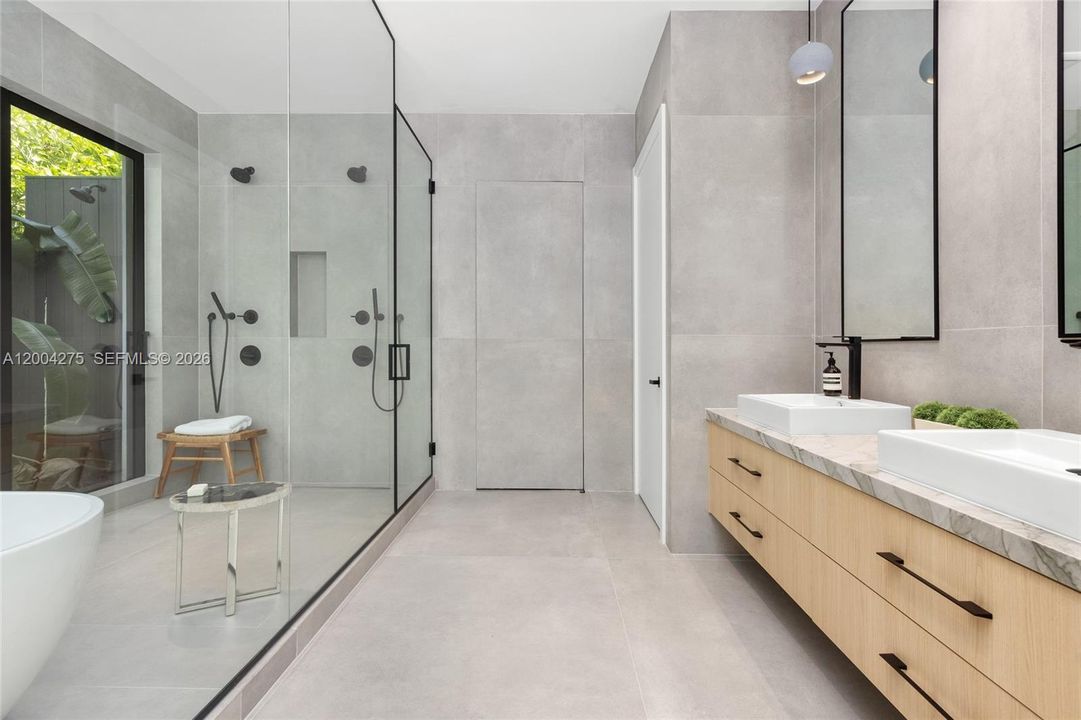 En Venta: $4,995,000 (5 camas, 5 baños, 5776 Pies cuadrados)