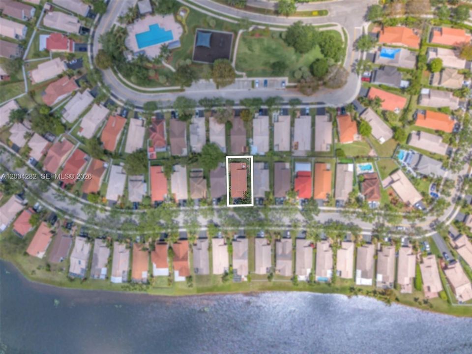 На продажу: $599,000 (3 спален, 2 ванн, 1353 Квадратных фут)