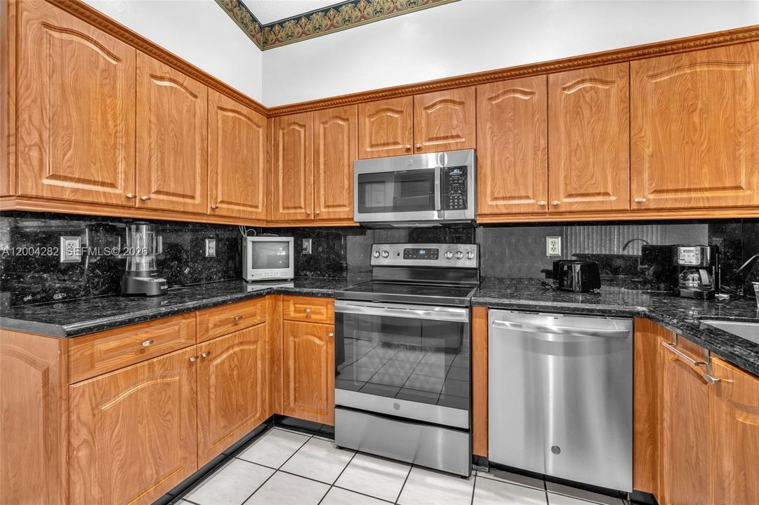 На продажу: $599,000 (3 спален, 2 ванн, 1353 Квадратных фут)