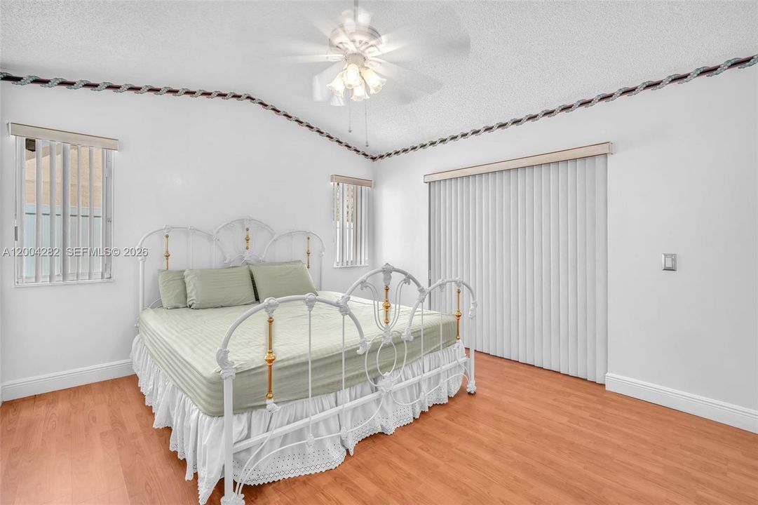На продажу: $599,000 (3 спален, 2 ванн, 1353 Квадратных фут)