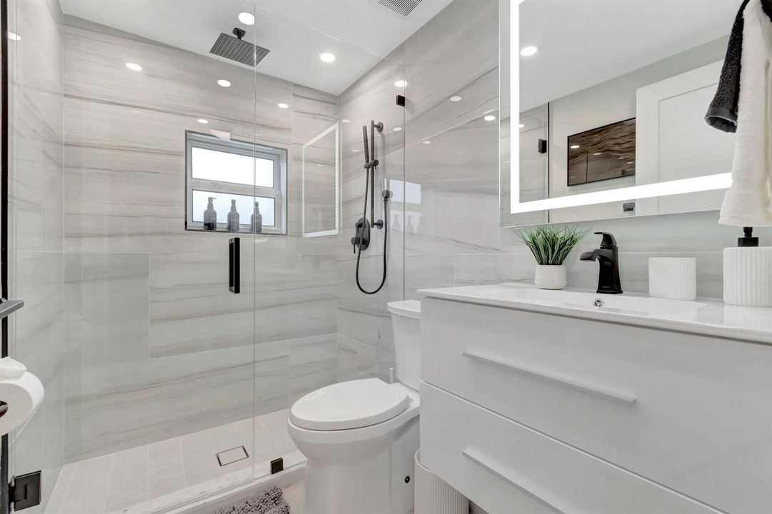 West King Suite Bath