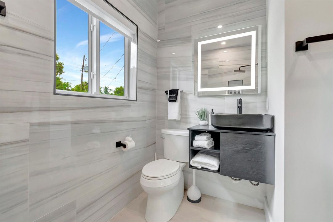 Main Bath 1