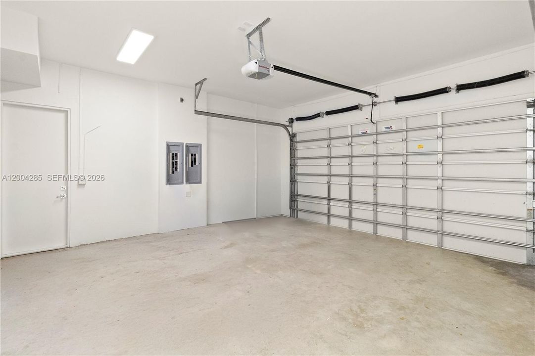 В аренду: $21,900 (4 спален, 3 ванн, 3804 Квадратных фут)