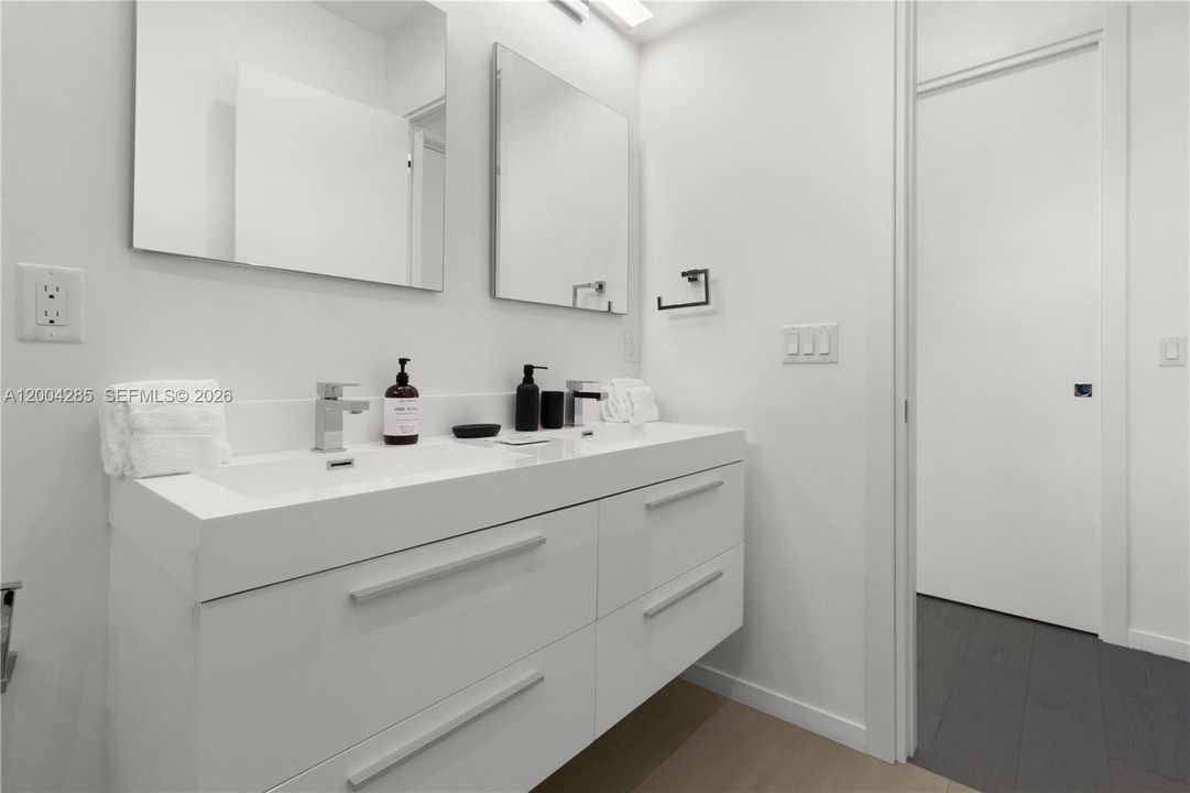 В аренду: $21,900 (4 спален, 3 ванн, 3804 Квадратных фут)