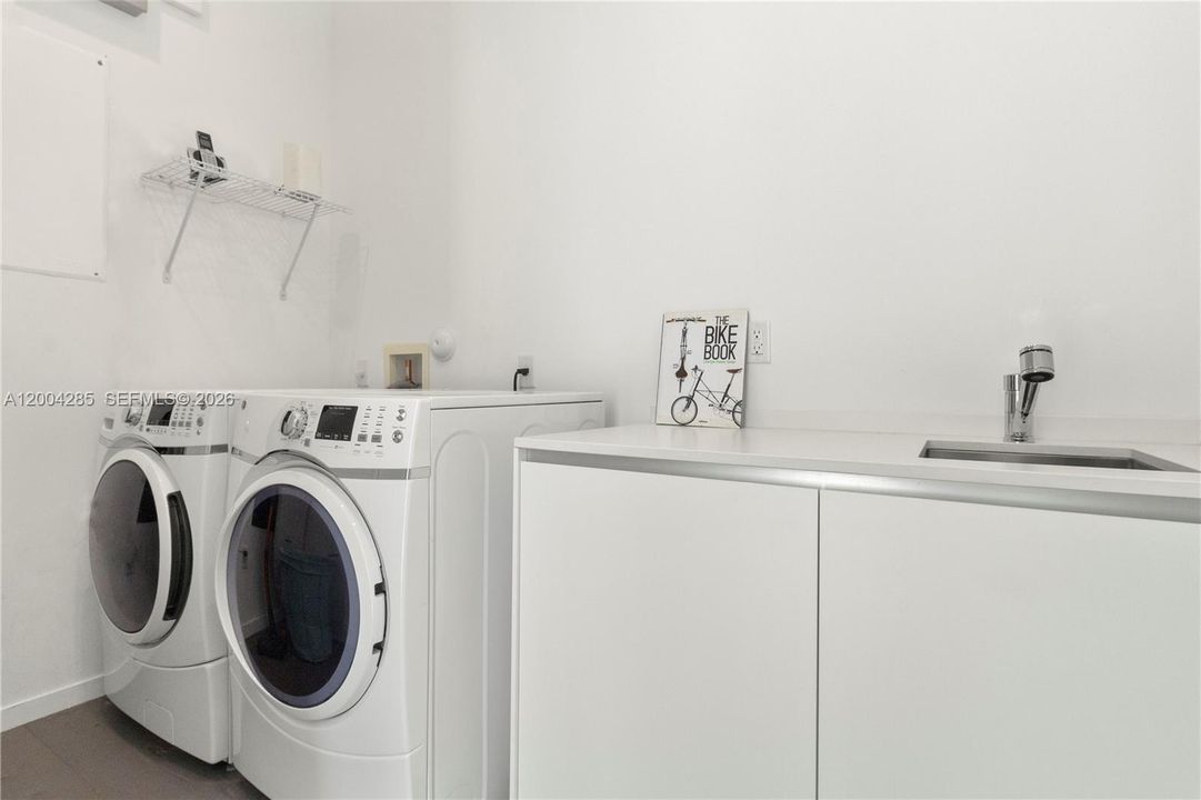 В аренду: $21,900 (4 спален, 3 ванн, 3804 Квадратных фут)