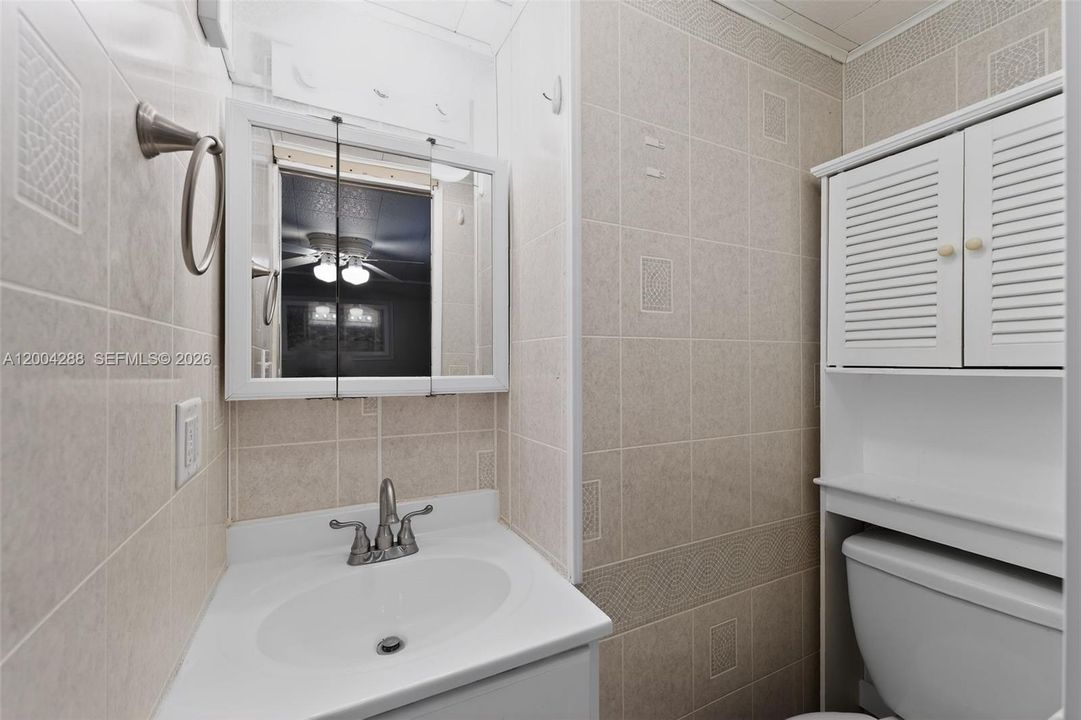 На продажу: $114,900 (2 спален, 2 ванн, 720 Квадратных фут)