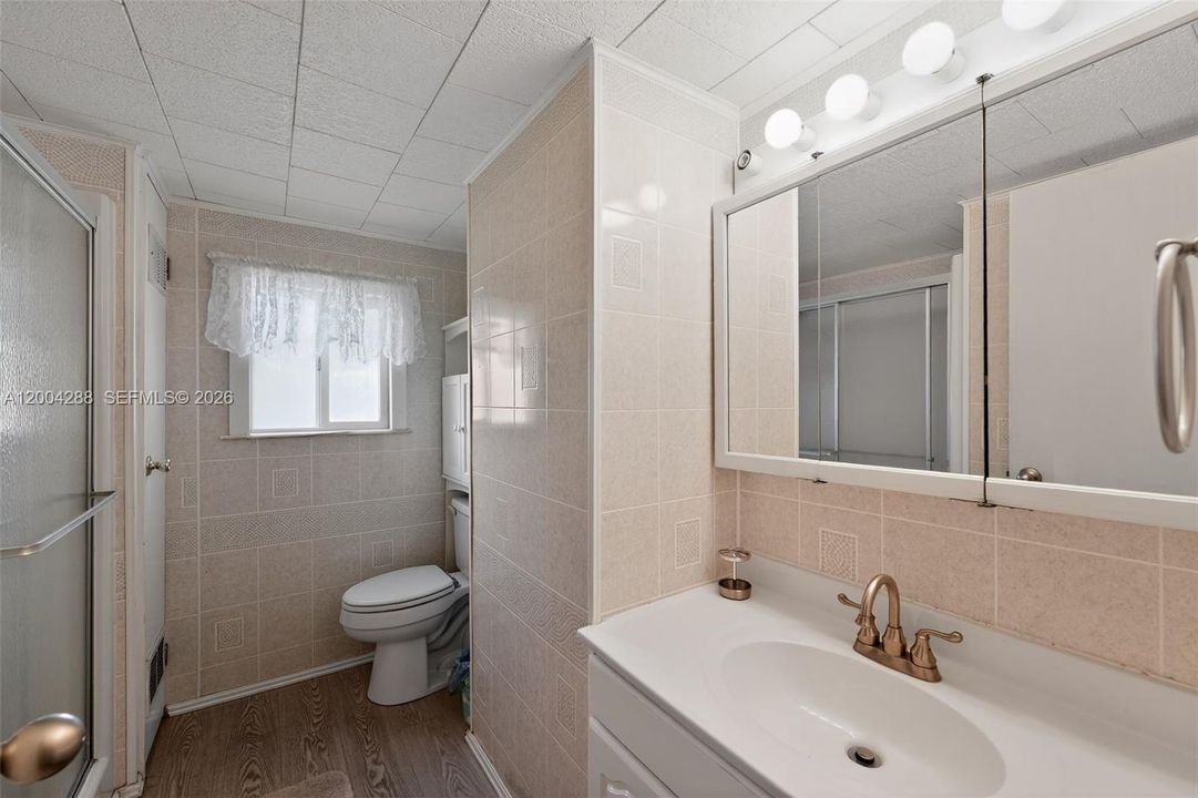 На продажу: $114,900 (2 спален, 2 ванн, 720 Квадратных фут)