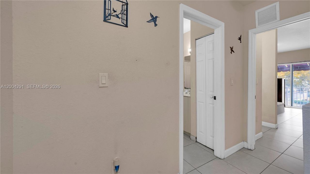 Active With Contract: $350,000 (3 beds, 2 baths, 1291 Square Feet)