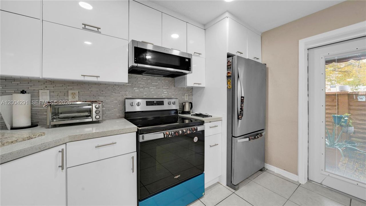 Active With Contract: $350,000 (3 beds, 2 baths, 1291 Square Feet)