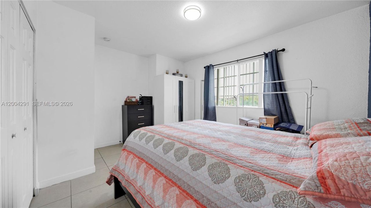 Active With Contract: $350,000 (3 beds, 2 baths, 1291 Square Feet)