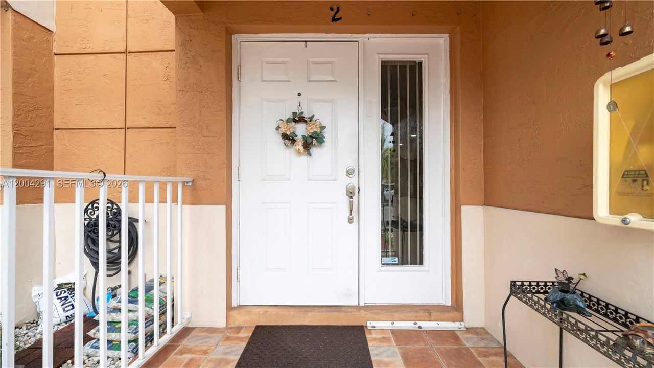 Active With Contract: $350,000 (3 beds, 2 baths, 1291 Square Feet)