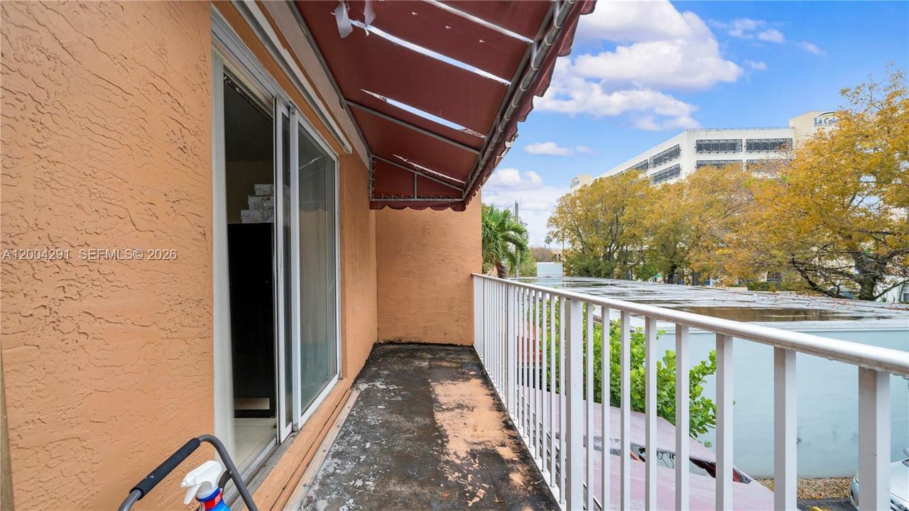 Active With Contract: $350,000 (3 beds, 2 baths, 1291 Square Feet)